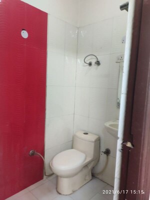 Bathroom in 2 BHK Builder Floor at Krishna Homes Rajendra Nagar, Rajendra Nagar Sector 3 – for Rent