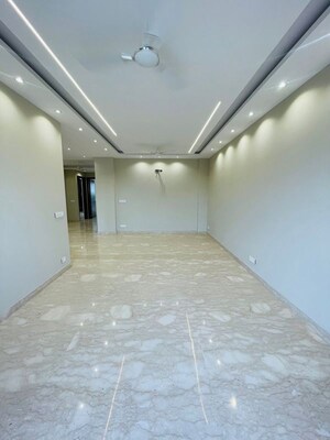 Room in 3 BHK Builder Floor at Malibu Town – for Sale