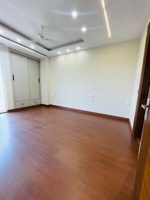 Room in 3 BHK Builder Floor at Malibu Town – for Sale