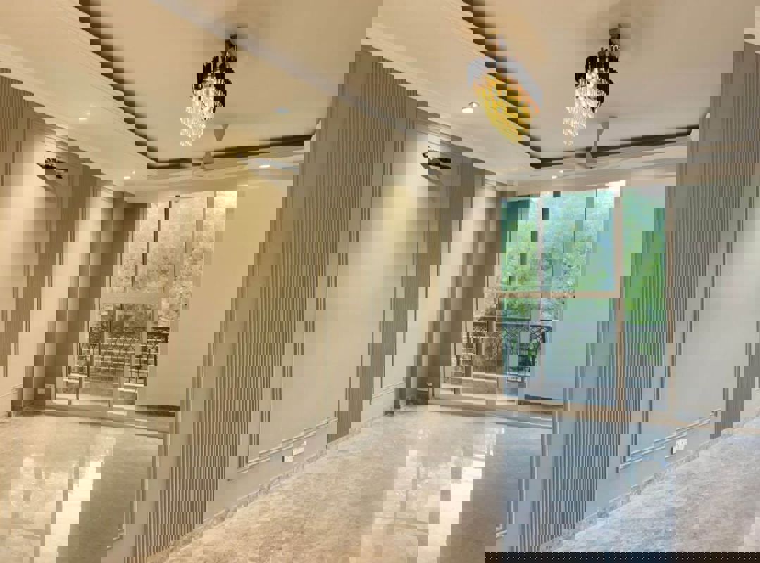 4 BHK + Servant Room,Store Room 2600 Sq.Ft. Builder Floor in S S Southend