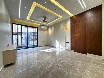 Room in 4 BHK Builder Floor at Rosewood City – for Sale