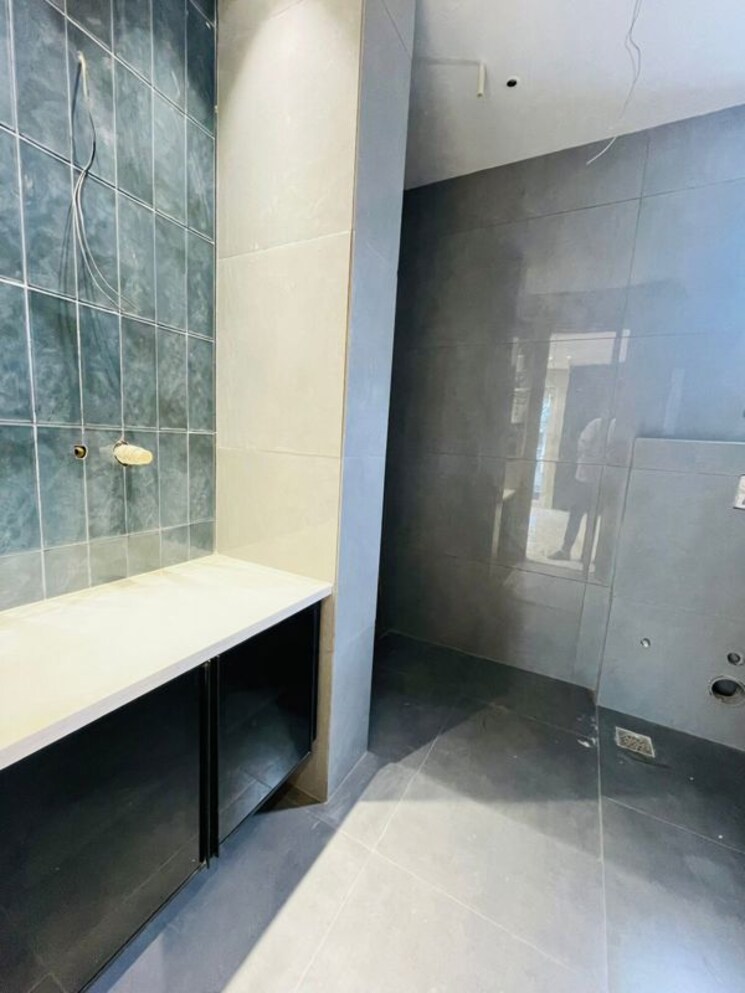Bathroom, sushant lok iii 4 Bedroom 2400 Sq.Ft. Builder Floor In Sushant Lok Iii Gurgaon 9750100