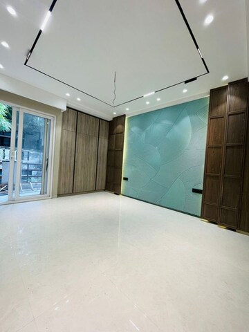 Room in 4 BHK Builder Floor at Sushant Lok Iii – for Sale