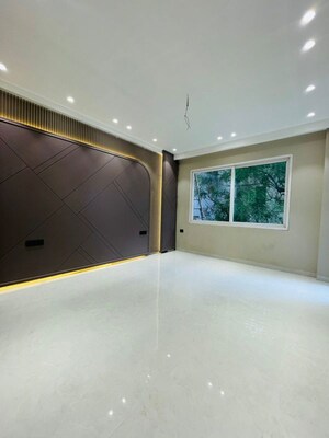 Room in 4 BHK Builder Floor at Sushant Lok Iii – for Sale