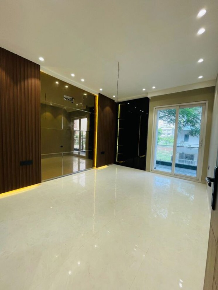 Room, sushant lok iii 4 Bedroom 2400 Sq.Ft. Builder Floor In Sushant Lok Iii Gurgaon 9750100