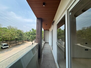 Building Lobby in 4 BHK Builder Floor at Vipul World Floors, Sector 48 – for Sale