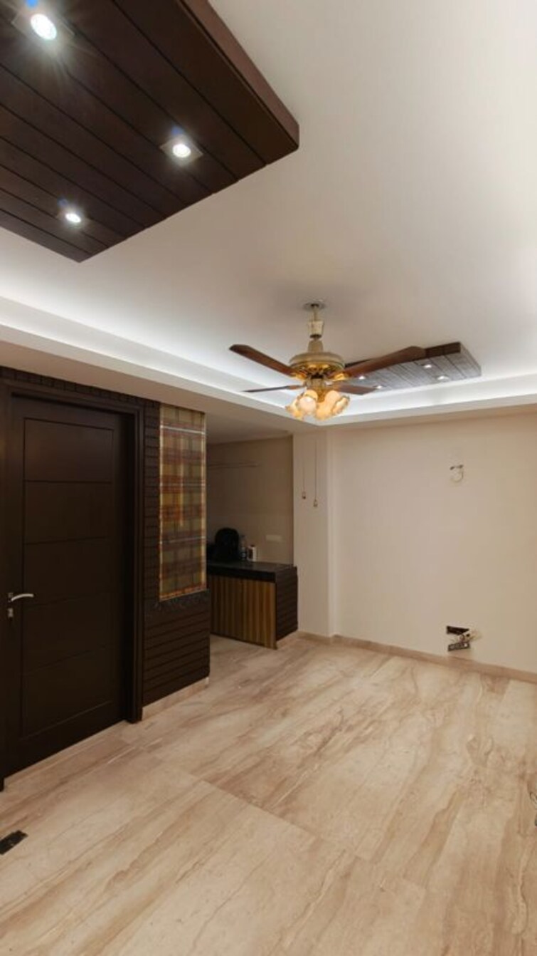 Room, east of kailash 3 Bedroom 1152 Sq.Ft. Builder Floor In East Of Kailash Delhi 9750110