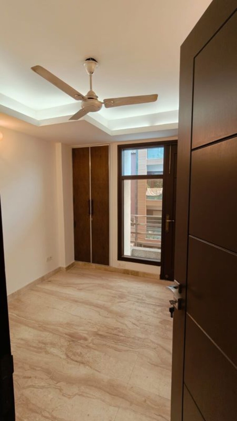 Room, east of kailash 3 Bedroom 1152 Sq.Ft. Builder Floor In East Of Kailash Delhi 9750110
