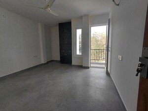 Room in 2 BHK Builder Floor at Janakpuri – for Rent