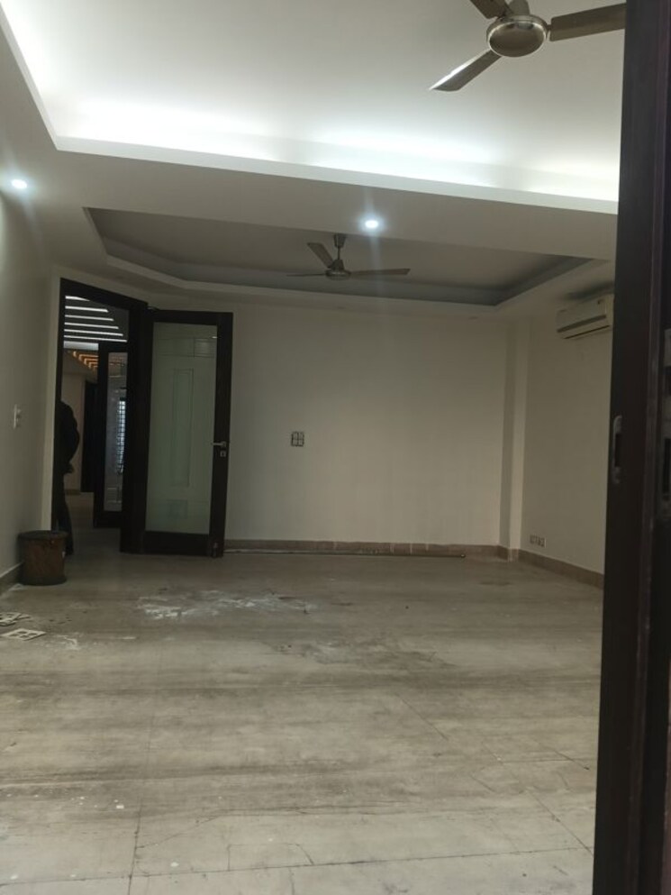 Room, greater kailash i 4 Bedroom 3000 Sq.Ft. Builder Floor In Greater Kailash I Delhi 9750116