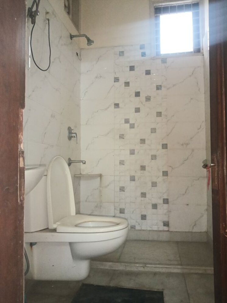 Bathroom, greater kailash i 4 Bedroom 3000 Sq.Ft. Builder Floor In Greater Kailash I Delhi 9750116