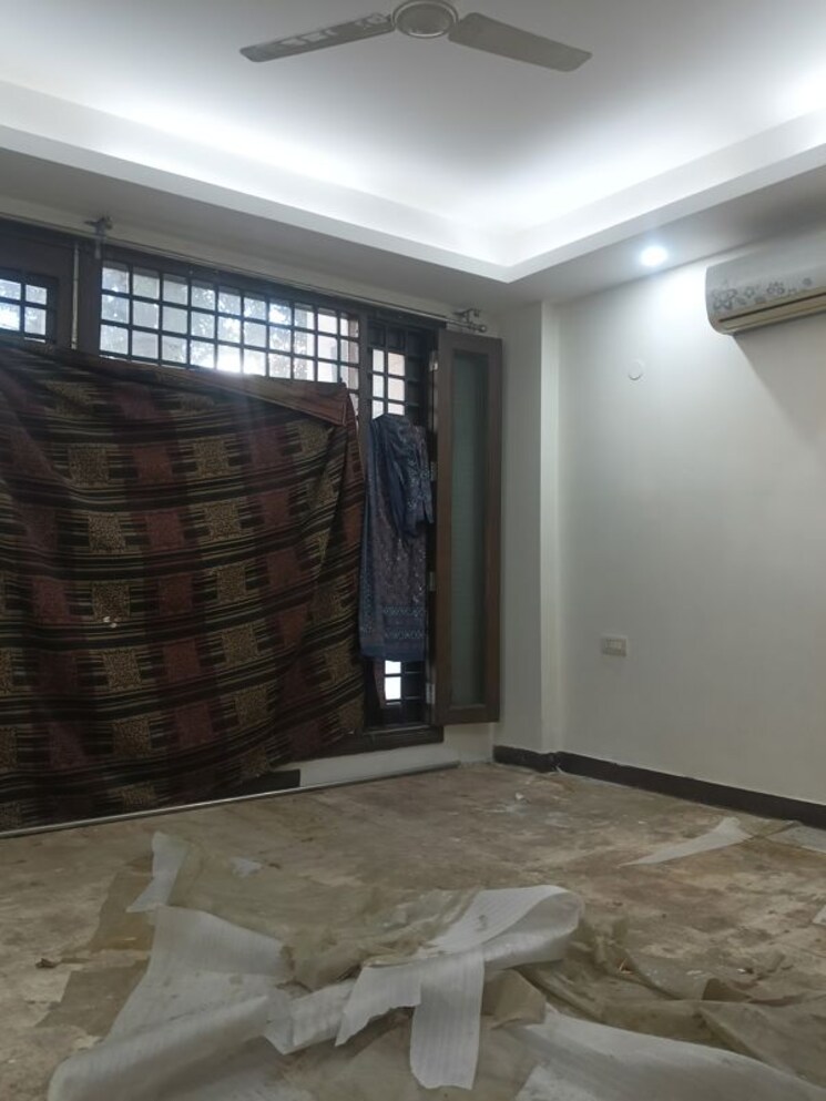  Parking, greater kailash i 4 Bedroom 3000 Sq.Ft. Builder Floor In Greater Kailash I Delhi 9750116