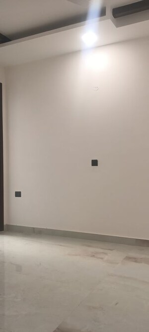 Room in 4 BHK Builder Floor at Kailash Colony – for Sale