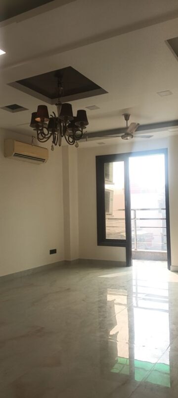 Room in 4 BHK Builder Floor at Kailash Colony – for Sale