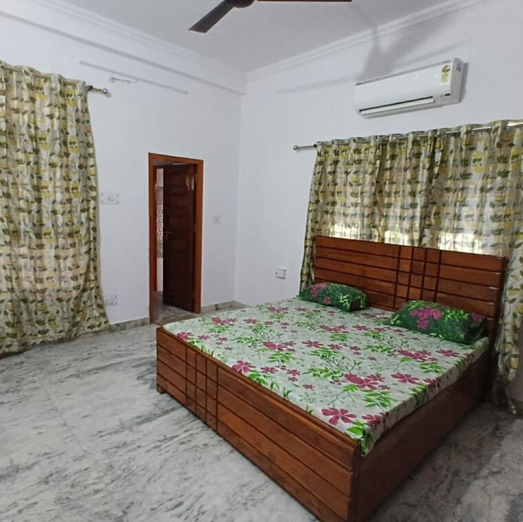Bedroom, gomti nagar Pg For Girls In Gomti Nagar 9750124