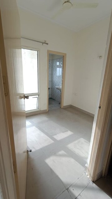 Room in 2 BHK Apartment at Antriksh Golf View, Sector 78 – for Rent