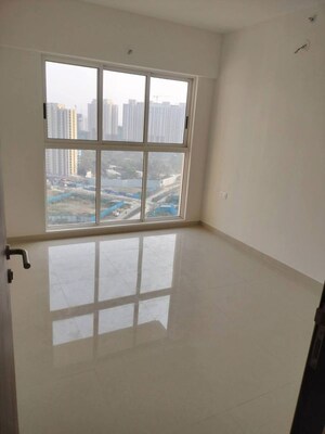 Room in 2 BHK Apartment at Lodha Amara, Kolshet Road – for Rent