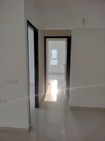 Room in 2 BHK Apartment at Lodha Amara, Kolshet Road – for Rent
