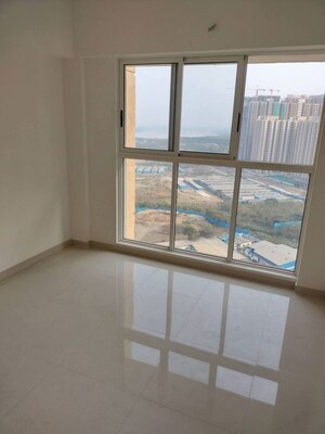 Room in 2 BHK Apartment at Lodha Amara, Kolshet Road – for Rent