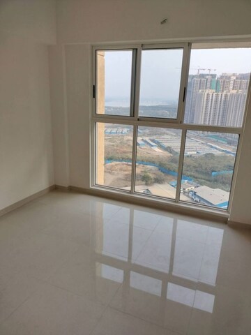 Room in 2 BHK Apartment at Lodha Amara, Kolshet Road – for Rent