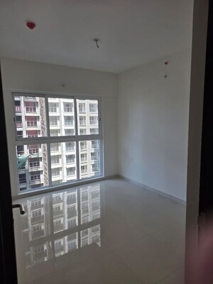 Room in 2 BHK Apartment at Lodha Amara, Kolshet Road – for Sale
