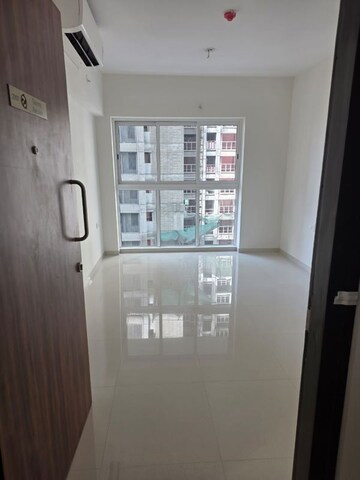 2 BHK Apartment For Sale in Lodha Amara, Kolshet Road
