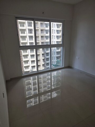 Room in 2 BHK Apartment at Lodha Amara, Kolshet Road – for Sale