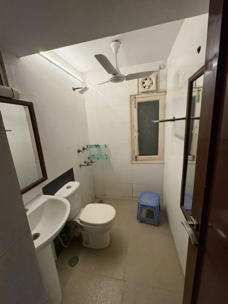 Attached Bathroom, kalkaji 3 Bedroom 1900 Sq.Ft. Builder Floor In Kalkaji Delhi 9750152