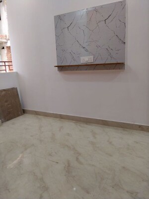 Room in 2 BHK Apartment at Sunshine Apartments Sector 73, Sector 73 – for Sale