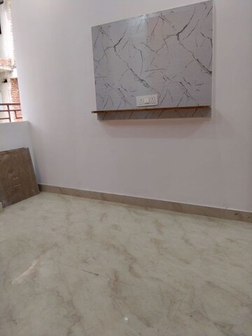 Room in 2 BHK Apartment at Sunshine Apartments Sector 73, Sector 73 – for Sale