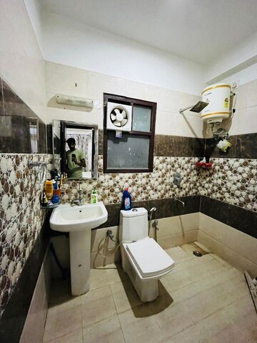 Master Bedroom in 2 BHK Builder Floor at Sector 31 – for Rent