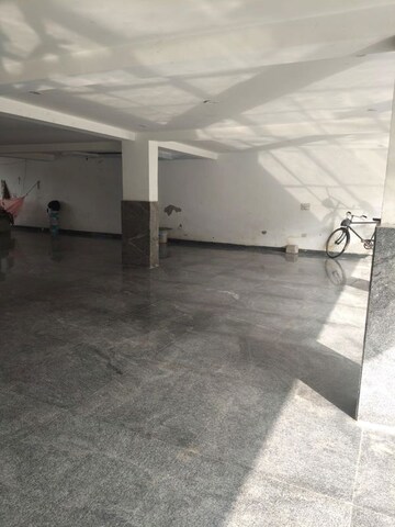 Parking in 4 BHK Builder Floor at Sector 52 – for Rent