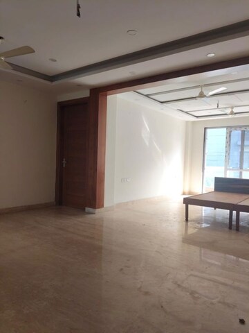 Room in 4 BHK Builder Floor at Sector 52 – for Rent