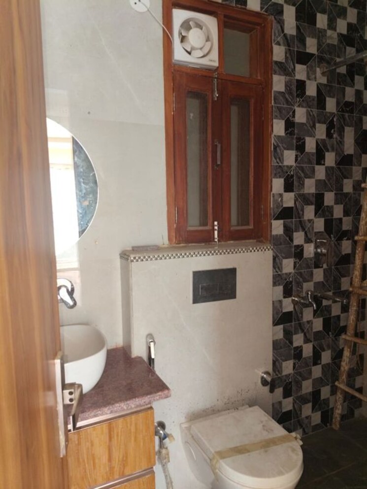 Bathroom, sector 52 4 Bedroom 2400 Sq.Ft. Builder Floor In Sector 52 Gurgaon 9750208