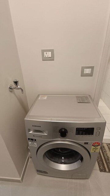 Furnished Amenities in 1 RK Builder Floor at DLF Regency Park I, Dlf Phase iv – for Rent