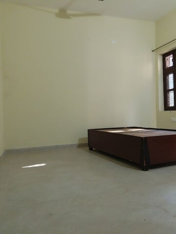 Room in 2 BHK Builder Floor at Kulhan – for Rent
