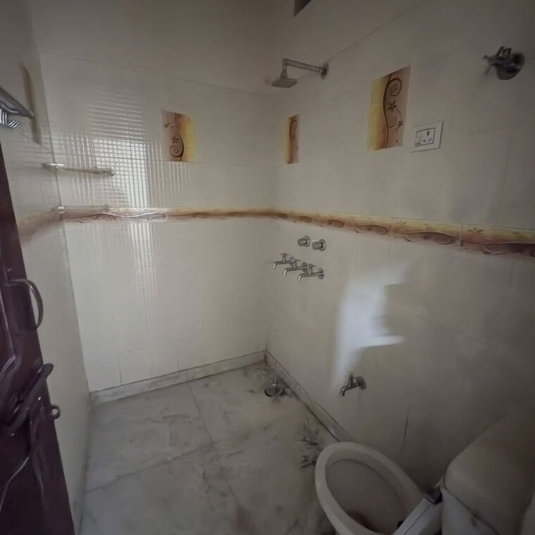 Bathroom, sector 23 2 Bedroom 360 Sq.Ft. Builder Floor In Sector 23 Gurgaon 9750281