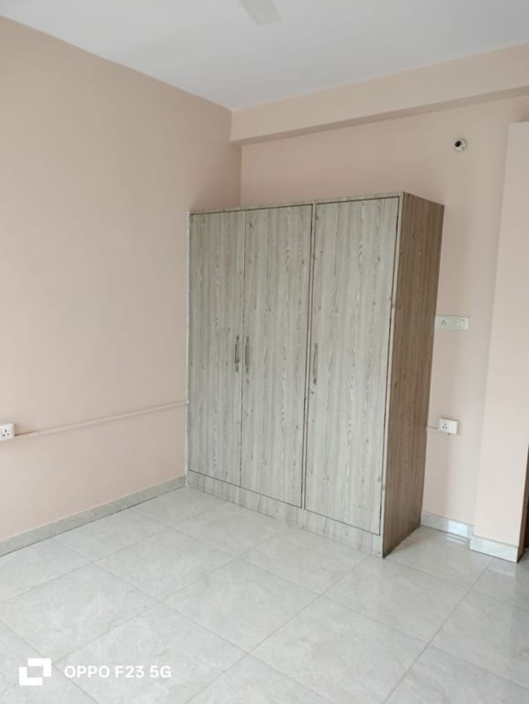 Room, gomti nagar 1 Bedroom 2200 Sq.Ft. Builder Floor In Gomti Nagar Lucknow 9750291
