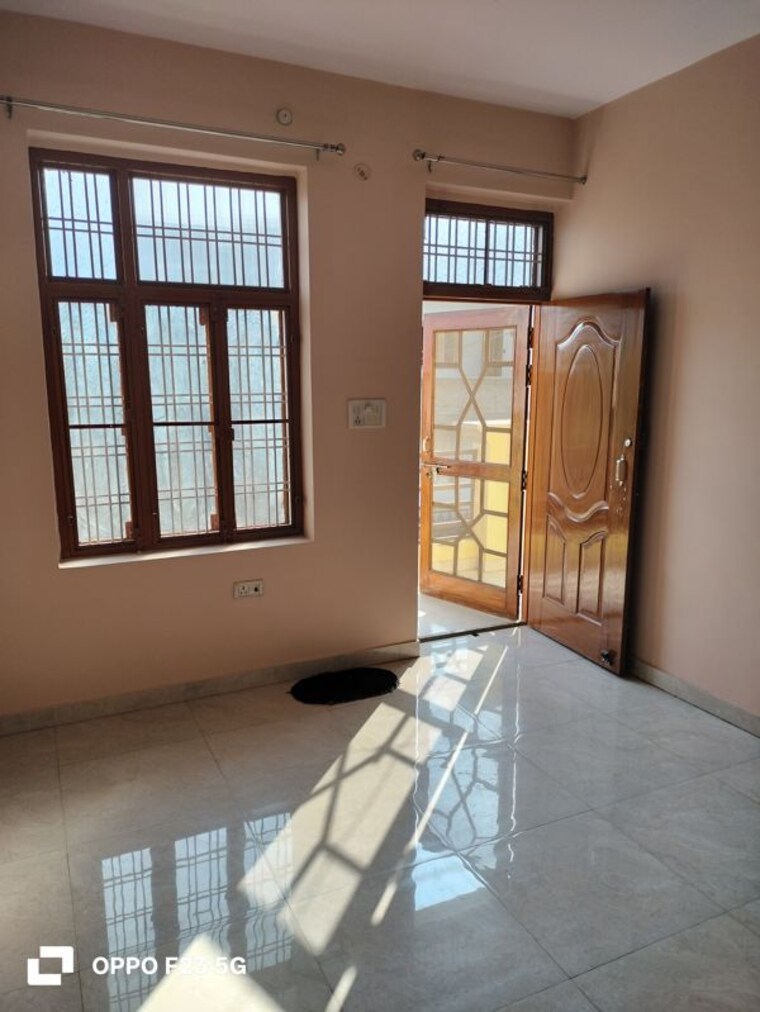 Room, gomti nagar 1 Bedroom 2200 Sq.Ft. Builder Floor In Gomti Nagar Lucknow 9750291