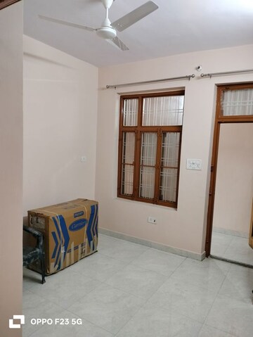 Room in 1 BHK Builder Floor at Gomti Nagar – for Rent