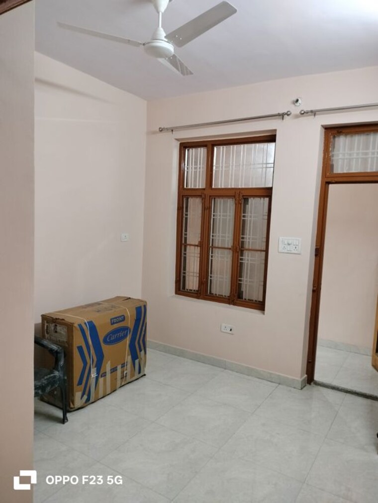 Room, gomti nagar 1 Bedroom 2200 Sq.Ft. Builder Floor In Gomti Nagar Lucknow 9750291