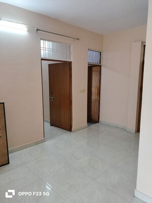 Room in 1 BHK Builder Floor at Gomti Nagar – for Rent