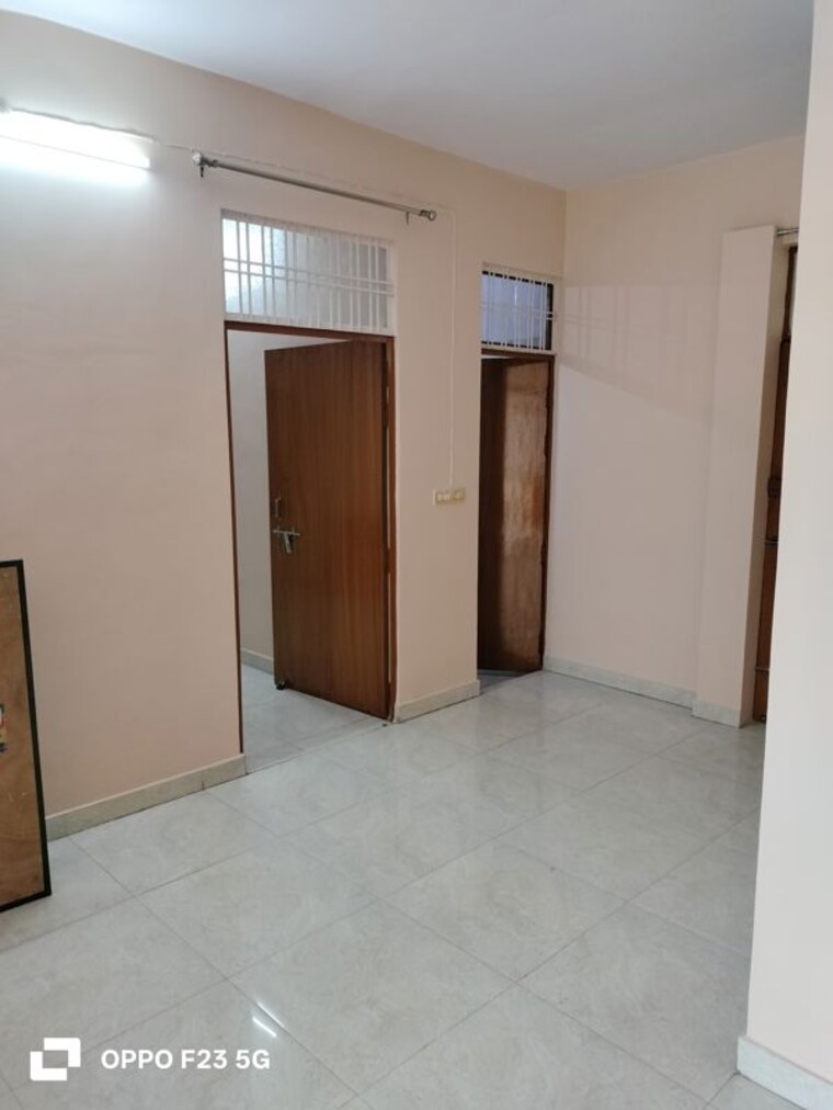Room, gomti nagar 1 Bedroom 2200 Sq.Ft. Builder Floor In Gomti Nagar Lucknow 9750291