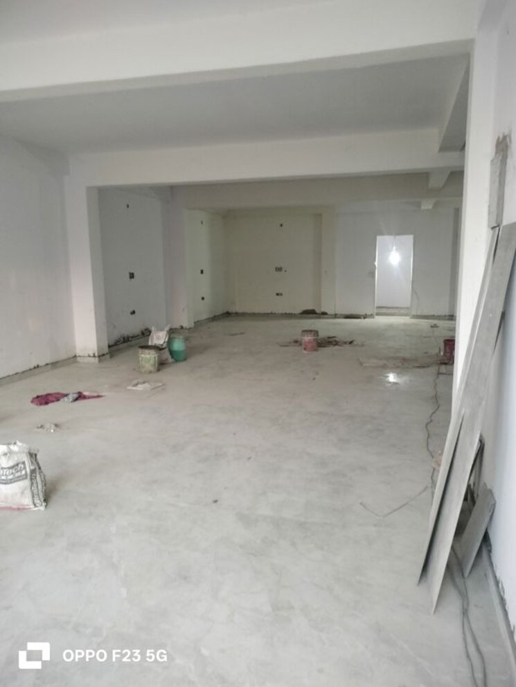 Room, gomti nagar Commercial Office Space in IT/SEZ 2000 Sq.Ft. In Gomti Nagar Lucknow 9750298