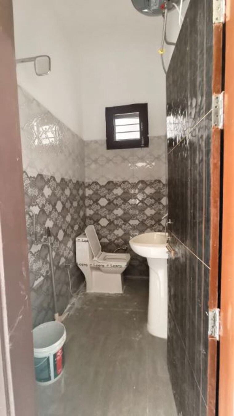 Bathroom, kharar mohali road 2 Bedroom 980 Sq.Ft. Apartment In Kharar Mohali Road Kharar 9750301