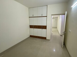 Room in 2.5 BHK Apartment at Emaar Emerald Estate, Sector 65 – for Rent