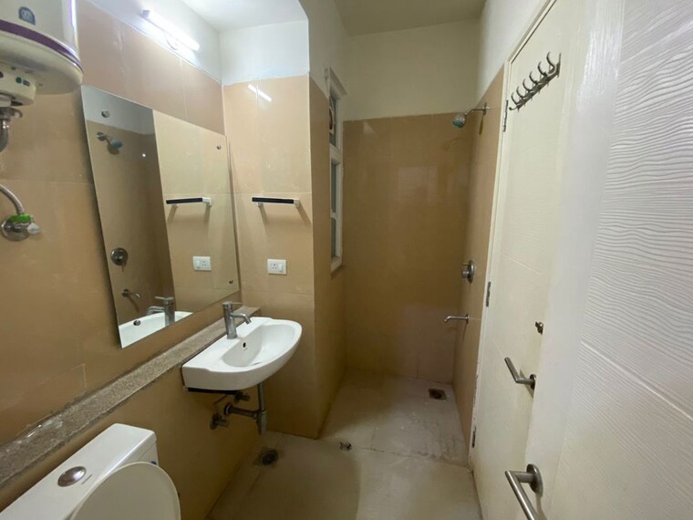 Bathroom, emaar-emerald-estate 2.5 Bedroom 1100 Sq.Ft. Apartment In Sector 65 Gurgaon 9750303