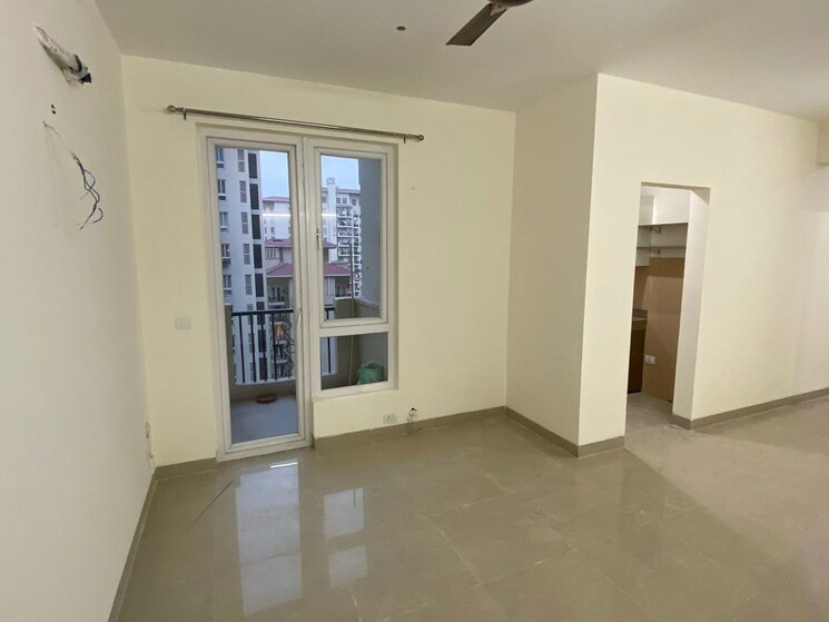 Room, emaar-emerald-estate 2.5 Bedroom 1100 Sq.Ft. Apartment In Sector 65 Gurgaon 9750303