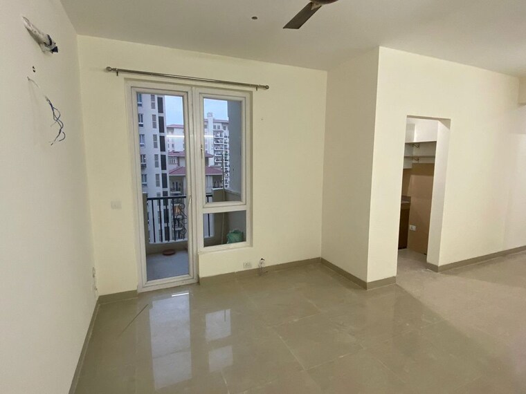 Room, emaar-emerald-estate 2.5 Bedroom 1100 Sq.Ft. Apartment In Sector 65 Gurgaon 9750303