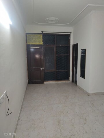 Room in 4 BHK Apartment at DLF Trinity Towers, Dlf Phase V – for Sale